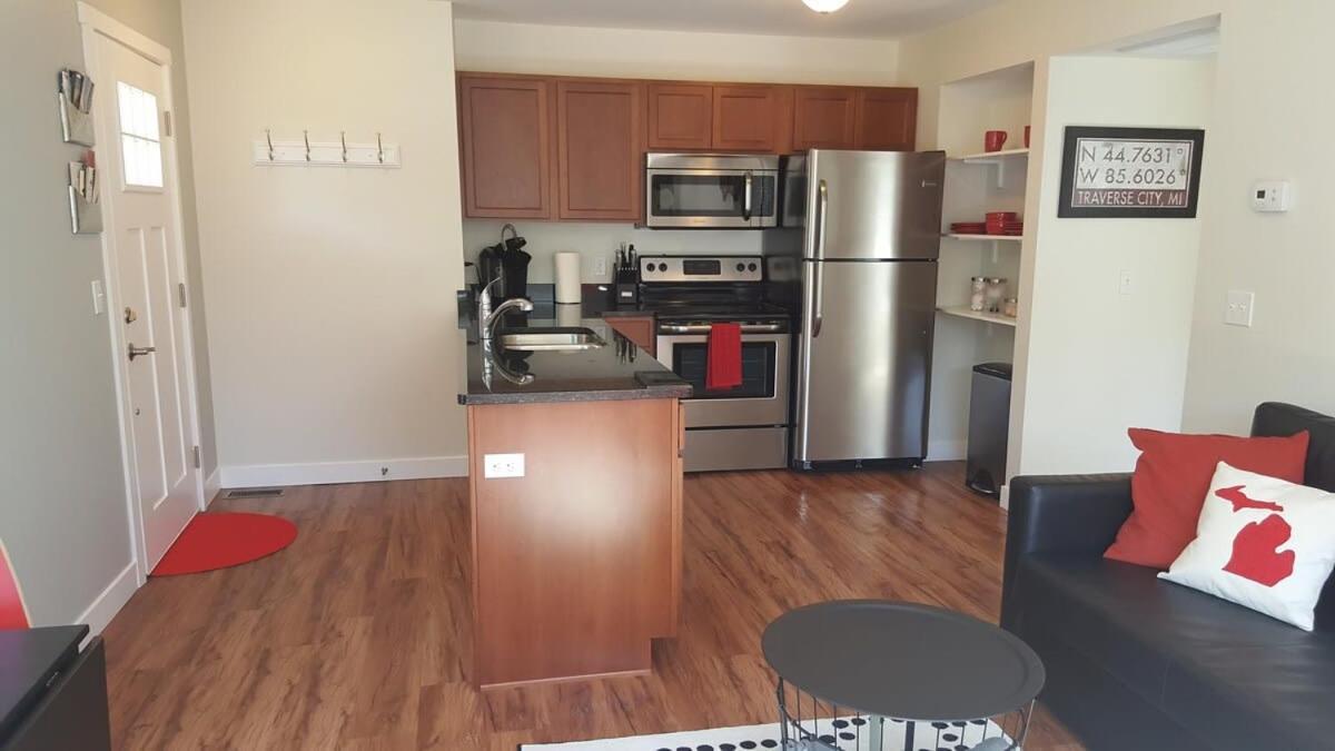 Modern And Pristine Condo -By The Gt Commons Traverse City Eksteriør bilde